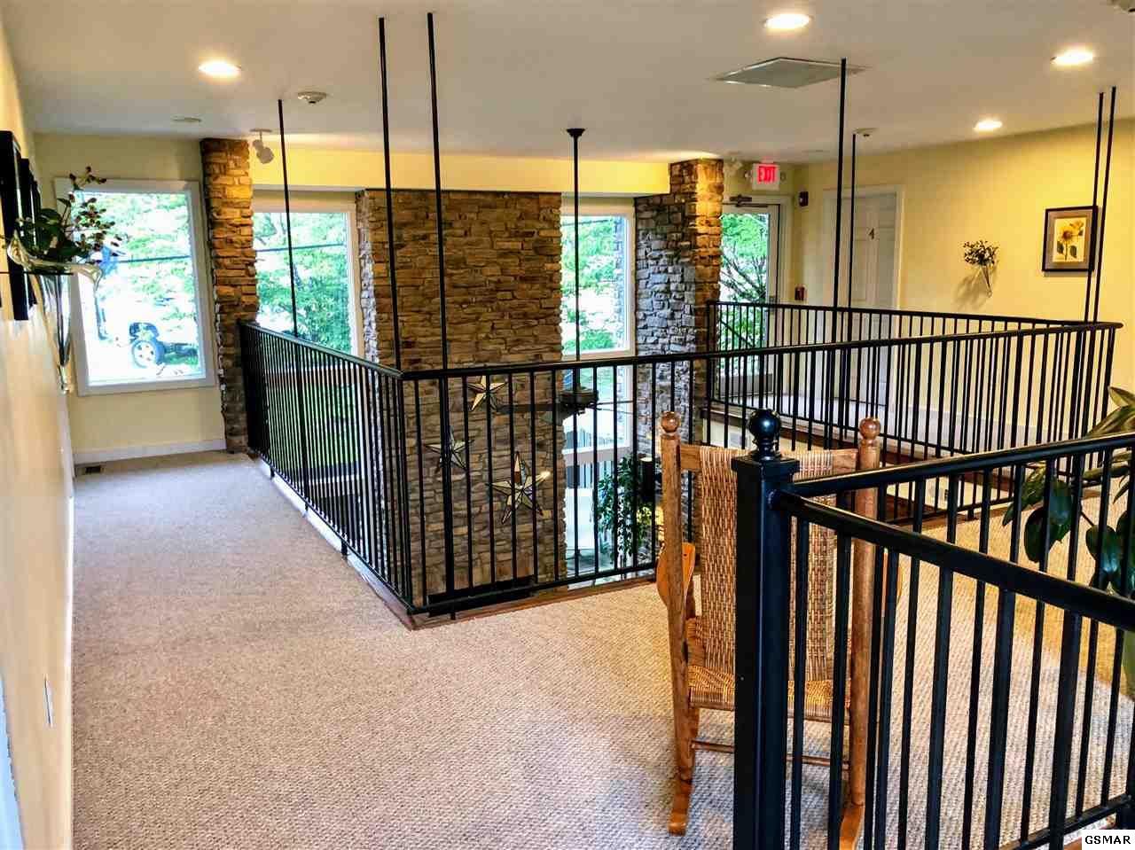 425 Stuart Ln, Gatlinburg, TN 37738